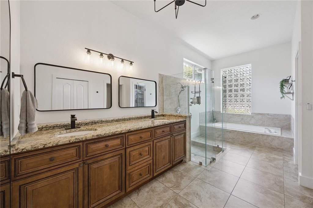 На продажу: $739,999 (4 спален, 3 ванн, 2810 Квадратных фут)