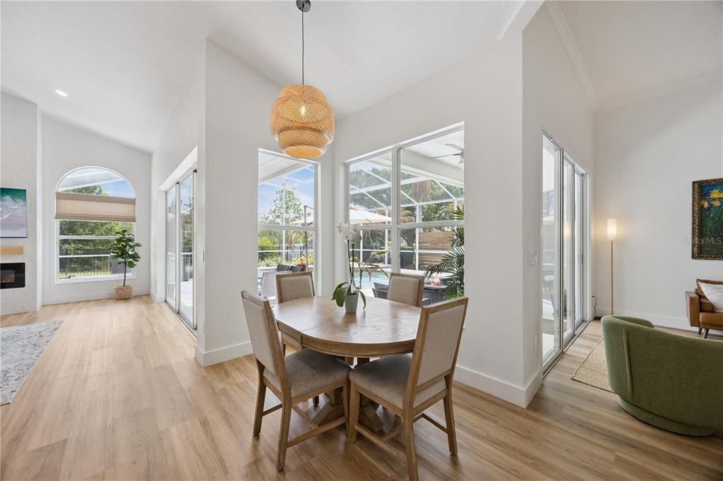 На продажу: $739,999 (4 спален, 3 ванн, 2810 Квадратных фут)