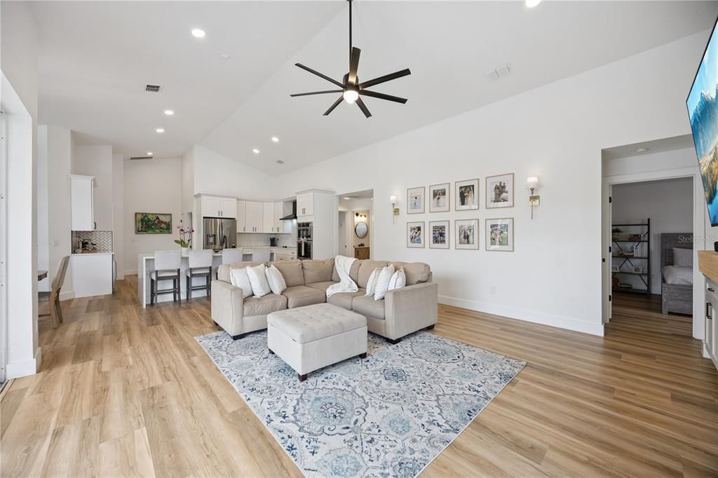 На продажу: $739,999 (4 спален, 3 ванн, 2810 Квадратных фут)