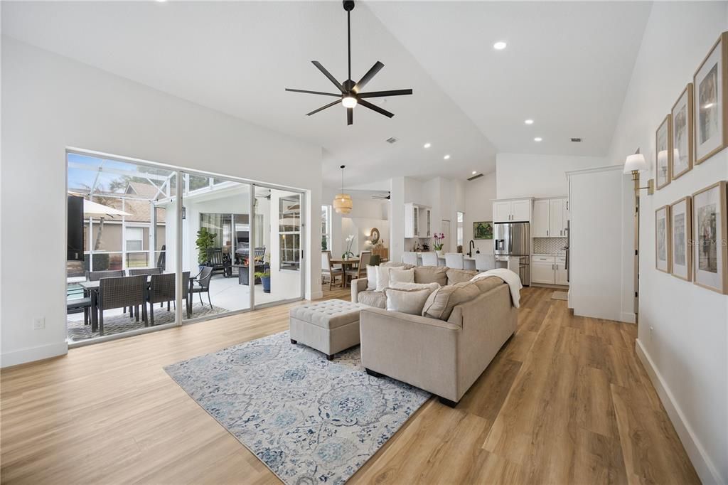 На продажу: $739,999 (4 спален, 3 ванн, 2810 Квадратных фут)