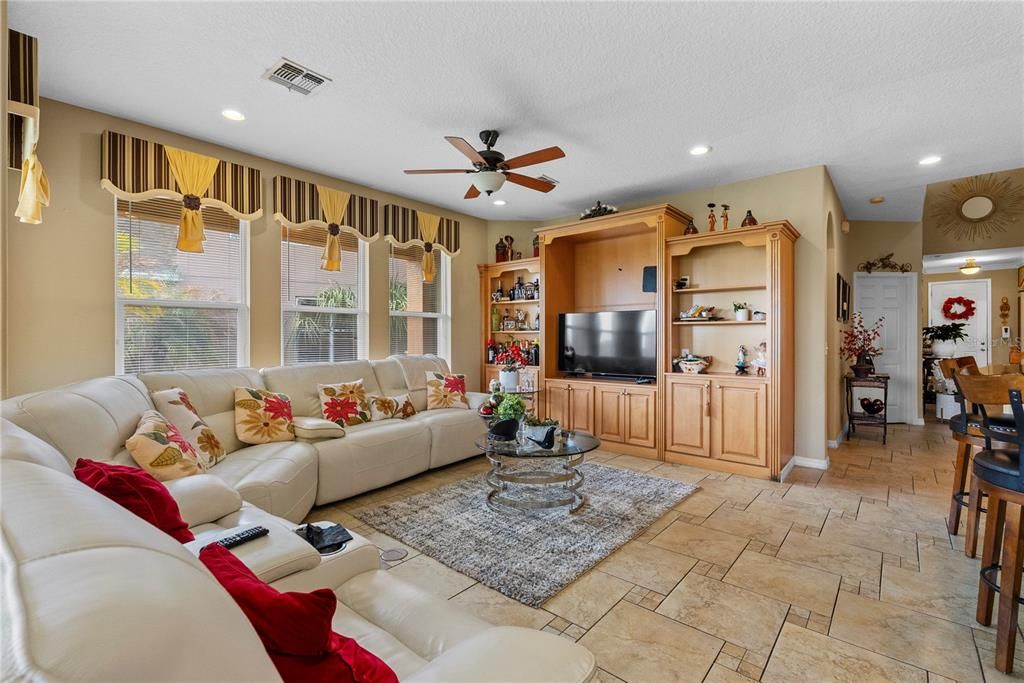 Active With Contract: $2,900 (5 beds, 3 baths, 3141 Square Feet)