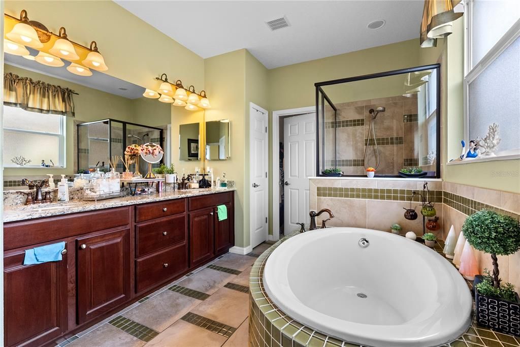 Active With Contract: $2,900 (5 beds, 3 baths, 3141 Square Feet)
