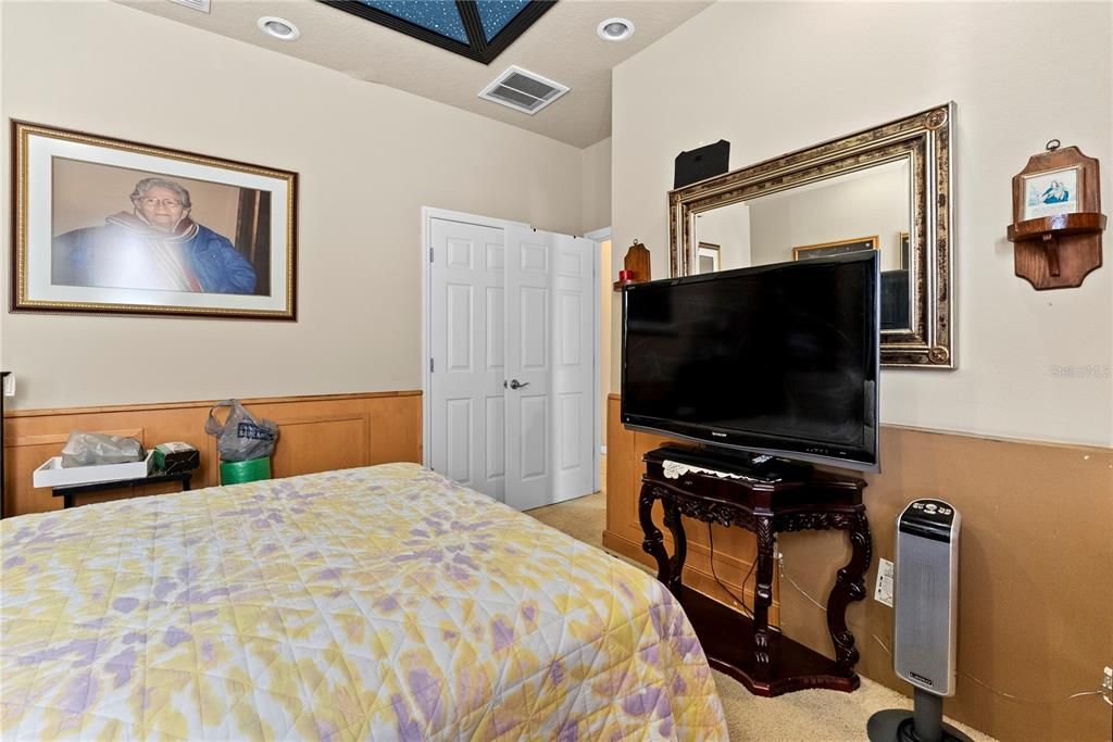 Active With Contract: $2,900 (5 beds, 3 baths, 3141 Square Feet)