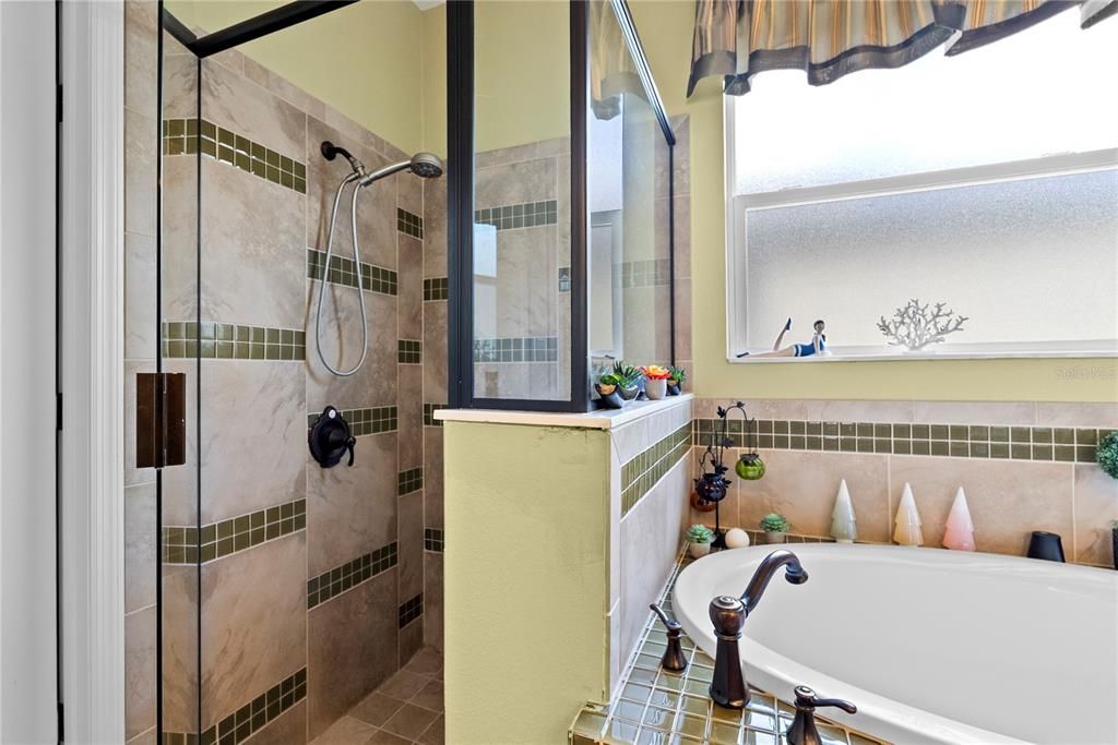 Active With Contract: $2,900 (5 beds, 3 baths, 3141 Square Feet)
