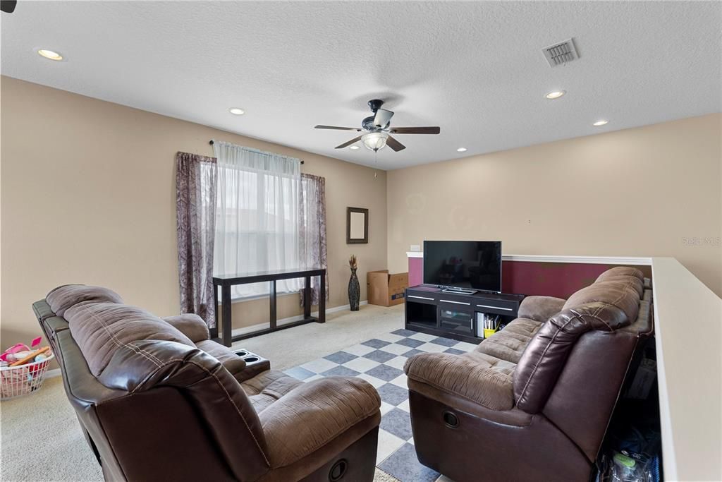 Active With Contract: $2,900 (5 beds, 3 baths, 3141 Square Feet)