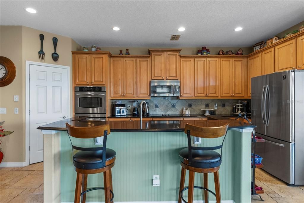 Active With Contract: $2,900 (5 beds, 3 baths, 3141 Square Feet)