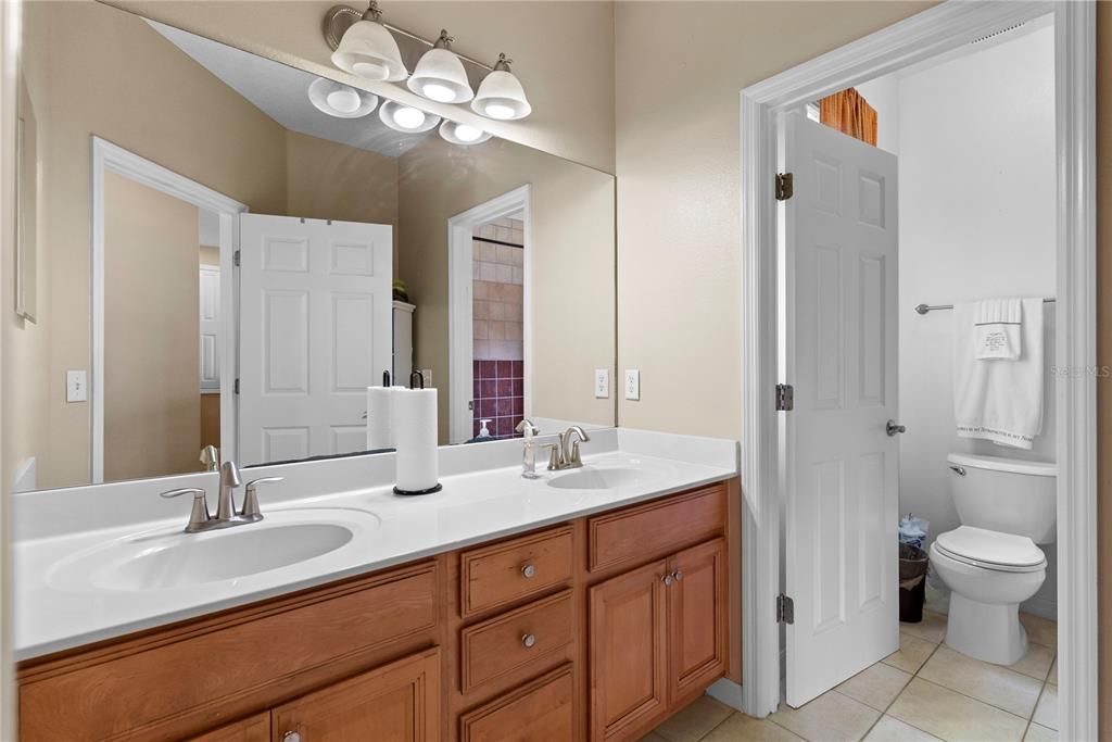 Active With Contract: $2,900 (5 beds, 3 baths, 3141 Square Feet)