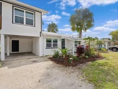 For Rent: $2,100 (2 beds, 1 baths, 778 Square Feet)