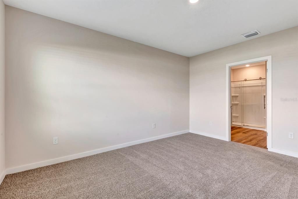 Под контрактом: $3,049 (4 спален, 2 ванн, 1820 Квадратных фут)