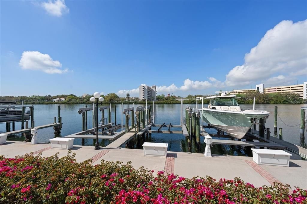 For Sale: $1,399,900 (3 beds, 3 baths, 2283 Square Feet)