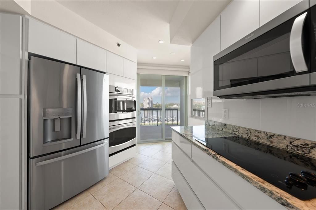 For Sale: $1,399,900 (3 beds, 3 baths, 2283 Square Feet)