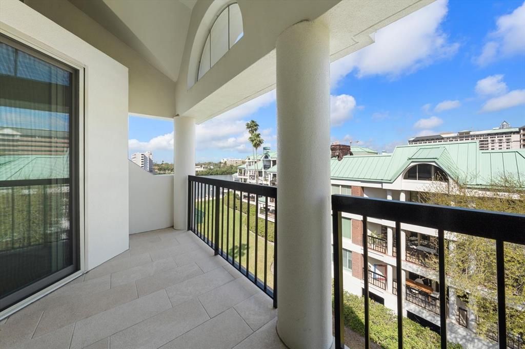 For Sale: $1,399,900 (3 beds, 3 baths, 2283 Square Feet)