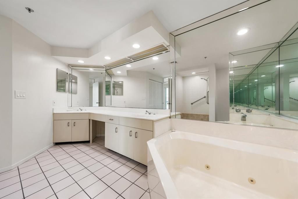 For Sale: $1,399,900 (3 beds, 3 baths, 2283 Square Feet)