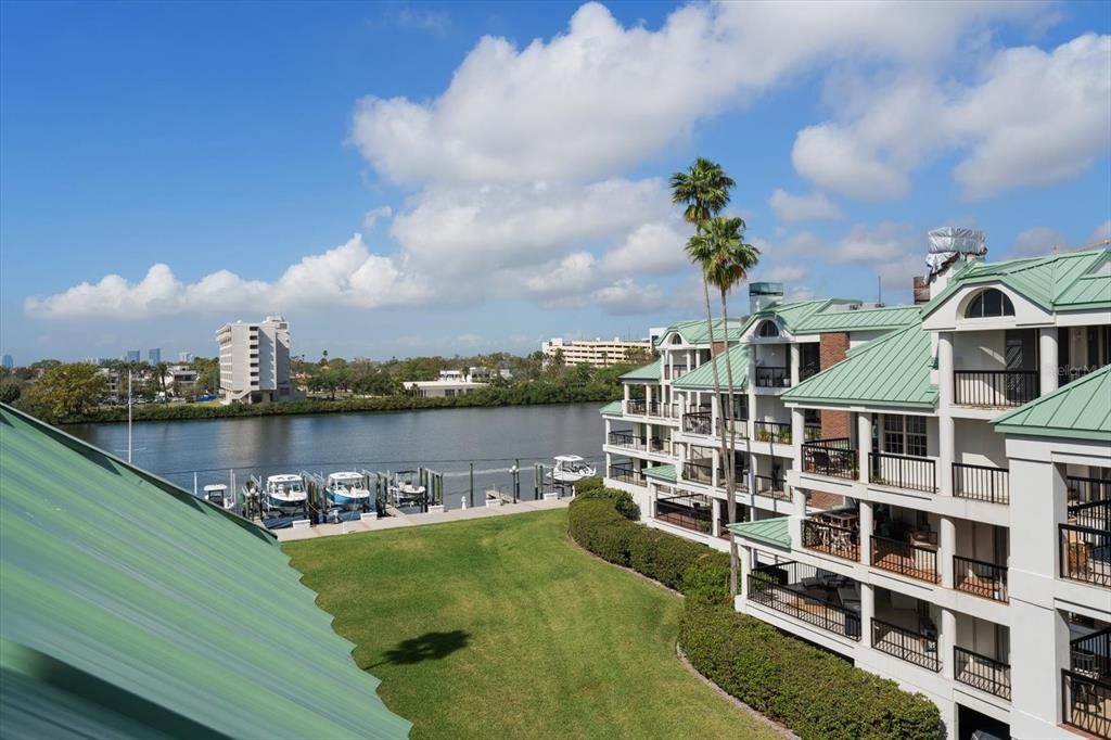 For Sale: $1,399,900 (3 beds, 3 baths, 2283 Square Feet)