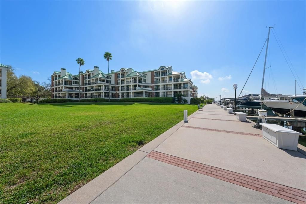 For Sale: $1,399,900 (3 beds, 3 baths, 2283 Square Feet)