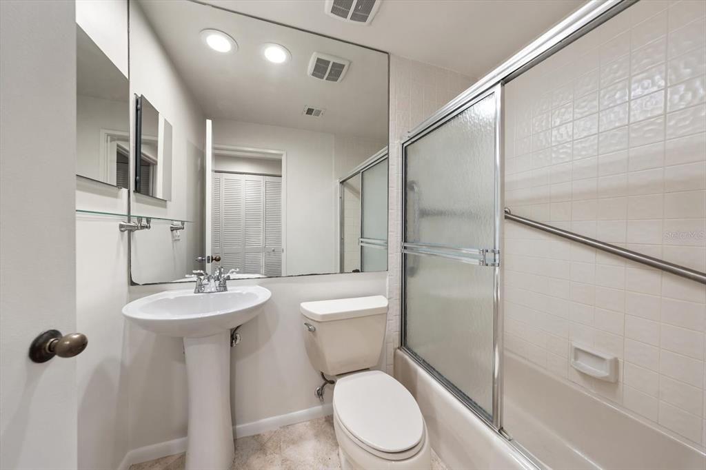 For Sale: $1,399,900 (3 beds, 3 baths, 2283 Square Feet)