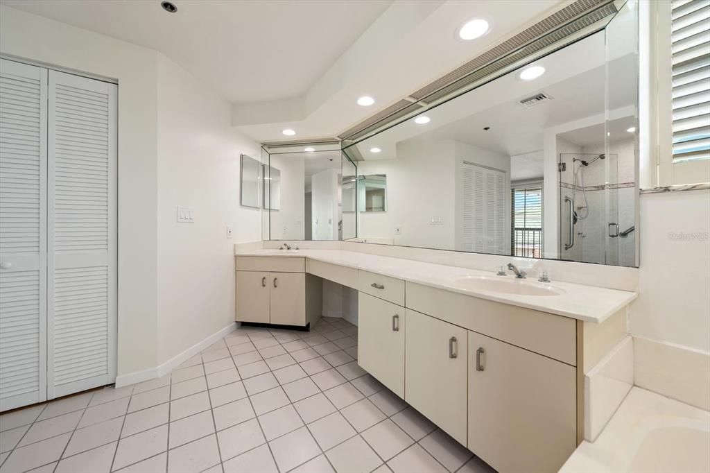 For Sale: $1,399,900 (3 beds, 3 baths, 2283 Square Feet)