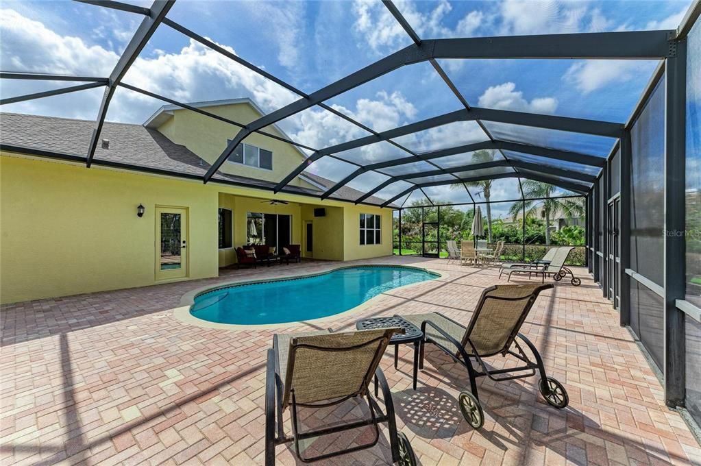 En Venta: $962,000 (4 camas, 3 baños, 3104 Pies cuadrados)