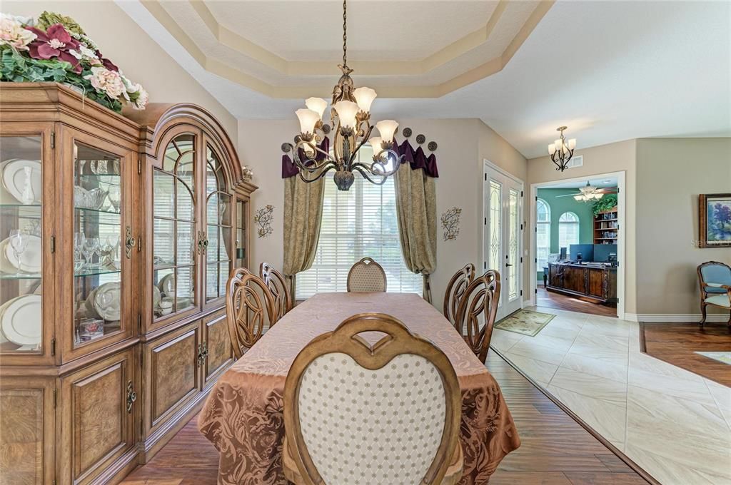 En Venta: $962,000 (4 camas, 3 baños, 3104 Pies cuadrados)