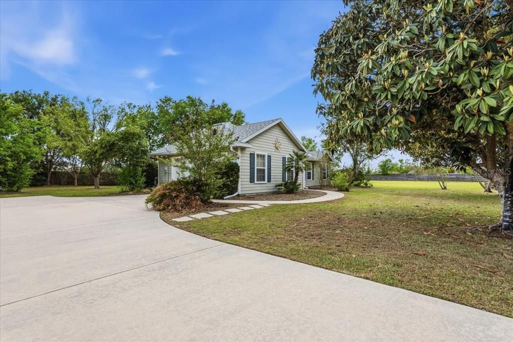 Active With Contract: $365,000 (3 beds, 2 baths, 1236 Square Feet)