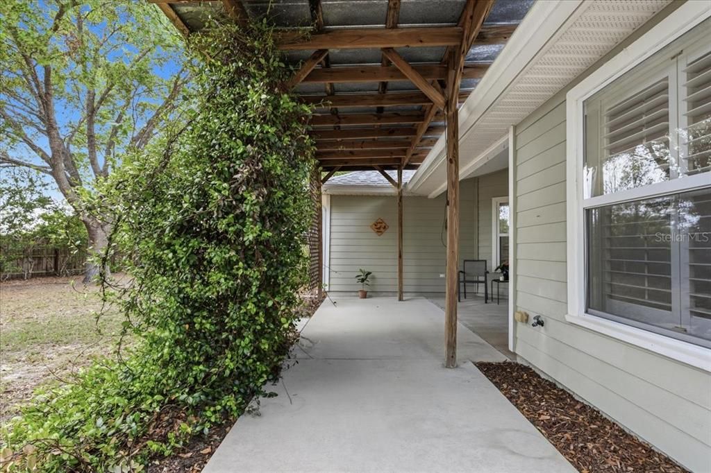 Active With Contract: $365,000 (3 beds, 2 baths, 1236 Square Feet)
