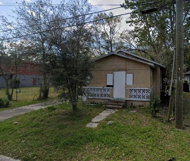 For Rent: $650 (2 beds, 1 baths, 812 Square Feet)