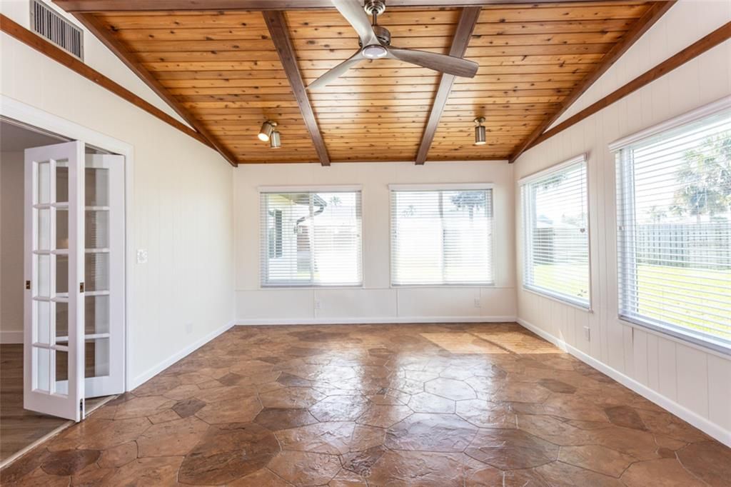 For Sale: $549,000 (3 beds, 2 baths, 1830 Square Feet)