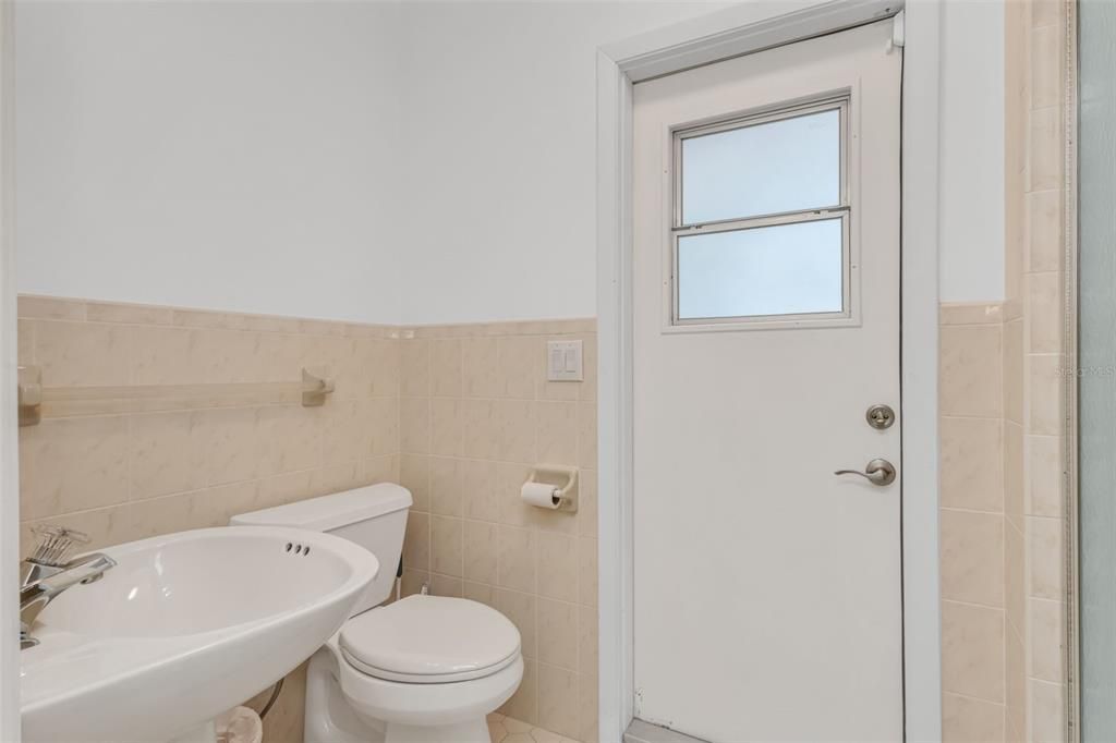 En Venta: $899,000 (4 camas, 4 baños, 2717 Pies cuadrados)