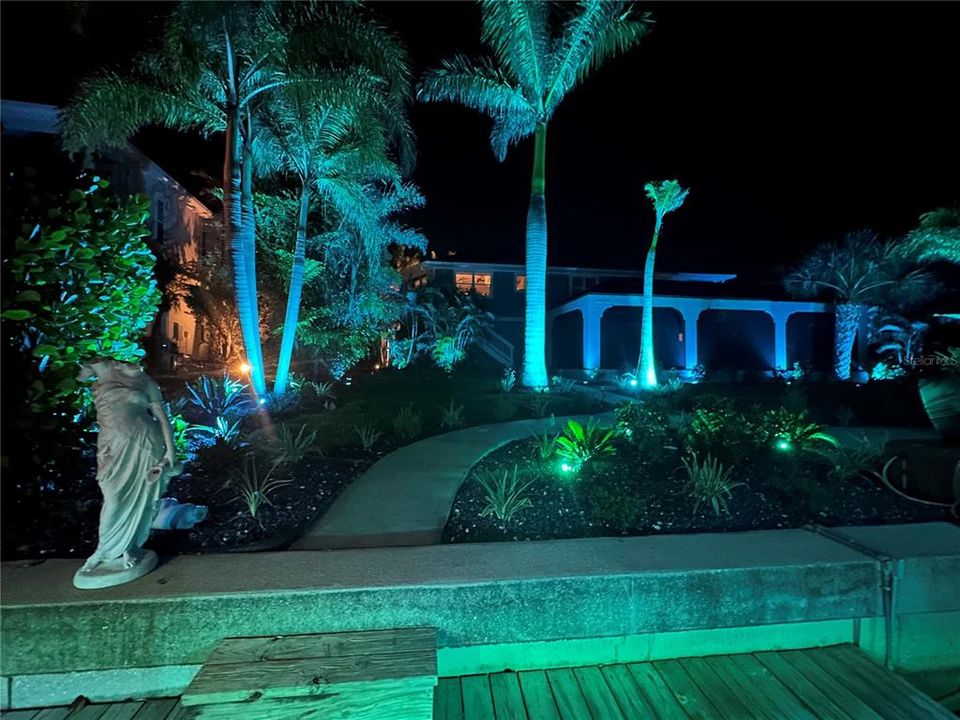 En Venta: $899,000 (4 camas, 4 baños, 2717 Pies cuadrados)