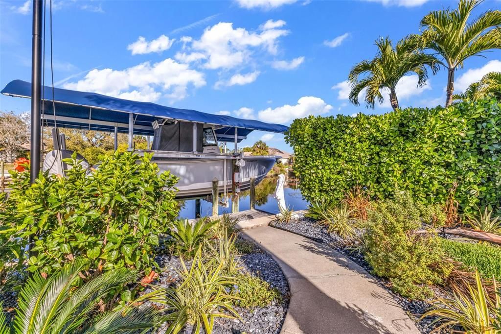 En Venta: $899,000 (4 camas, 4 baños, 2717 Pies cuadrados)
