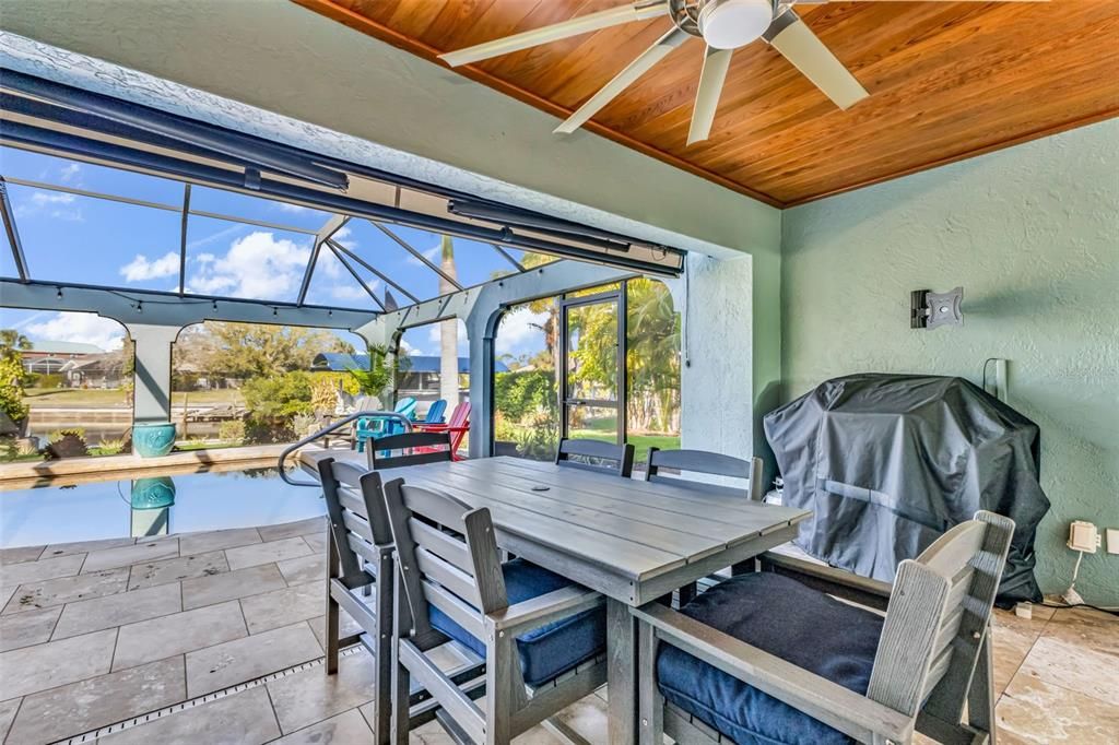 En Venta: $899,000 (4 camas, 4 baños, 2717 Pies cuadrados)