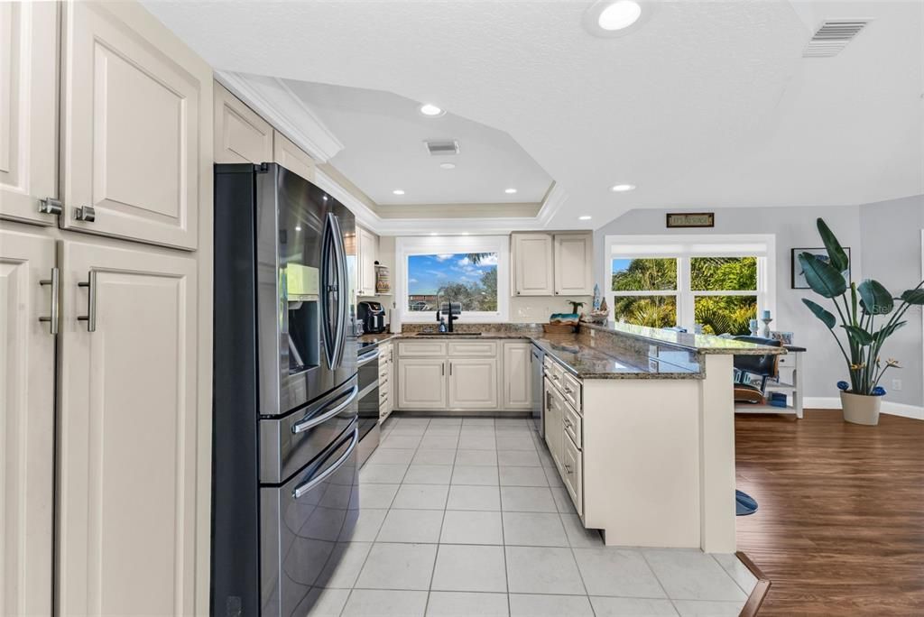 En Venta: $899,000 (4 camas, 4 baños, 2717 Pies cuadrados)