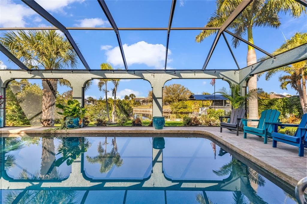 En Venta: $899,000 (4 camas, 4 baños, 2717 Pies cuadrados)