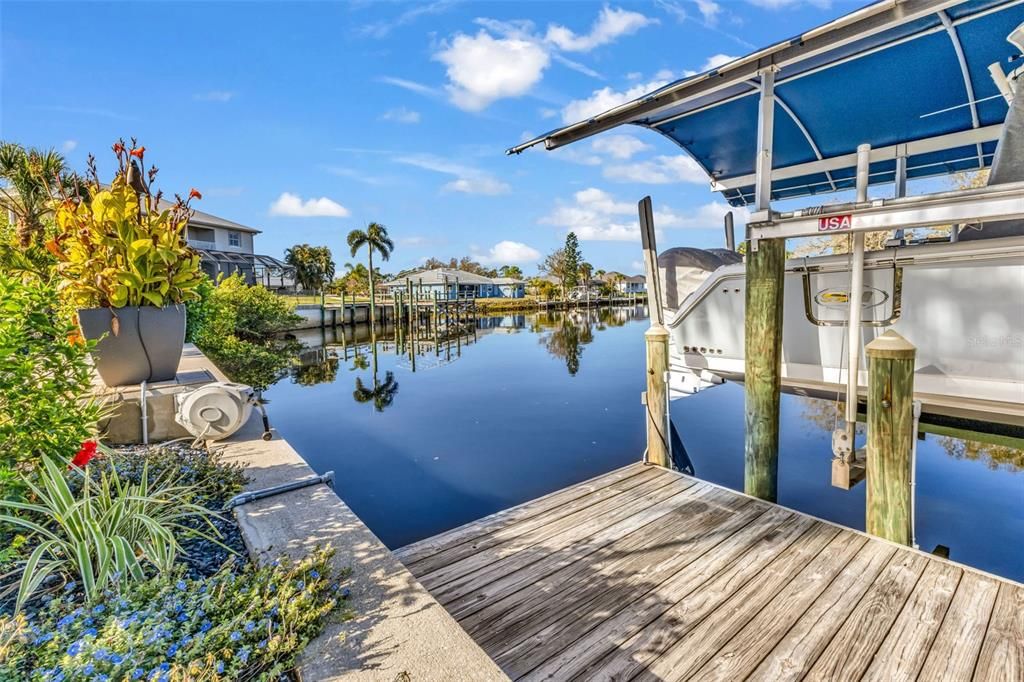 En Venta: $899,000 (4 camas, 4 baños, 2717 Pies cuadrados)