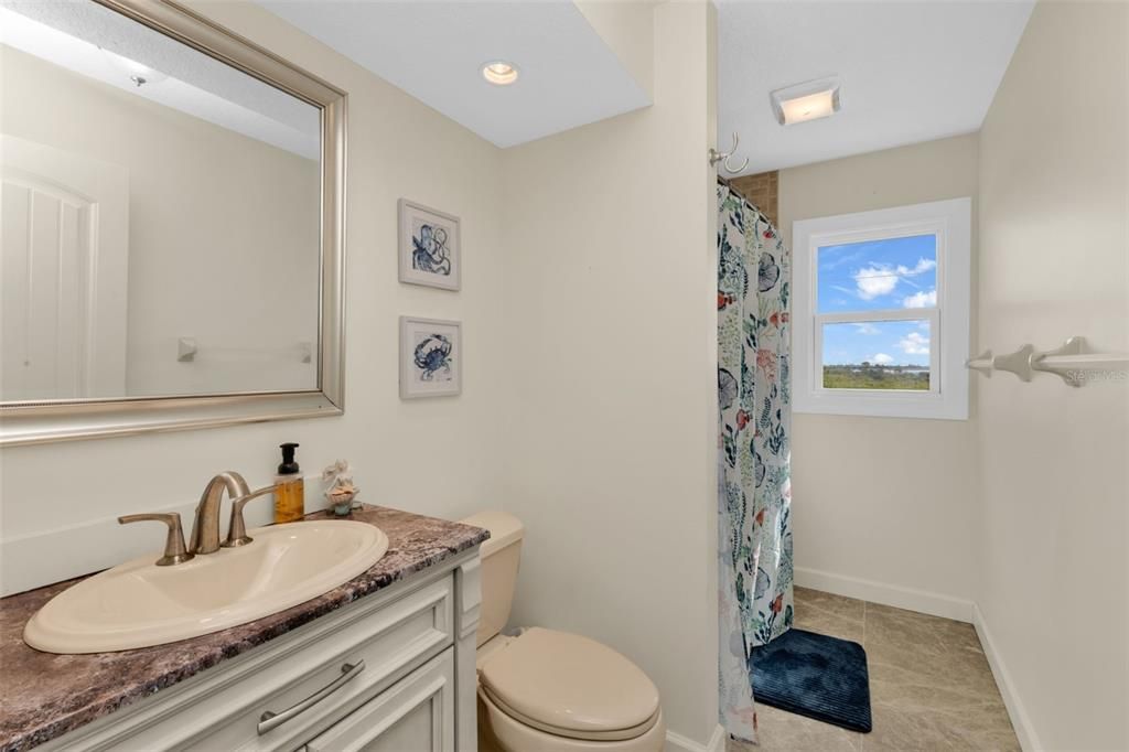 En Venta: $899,000 (4 camas, 4 baños, 2717 Pies cuadrados)