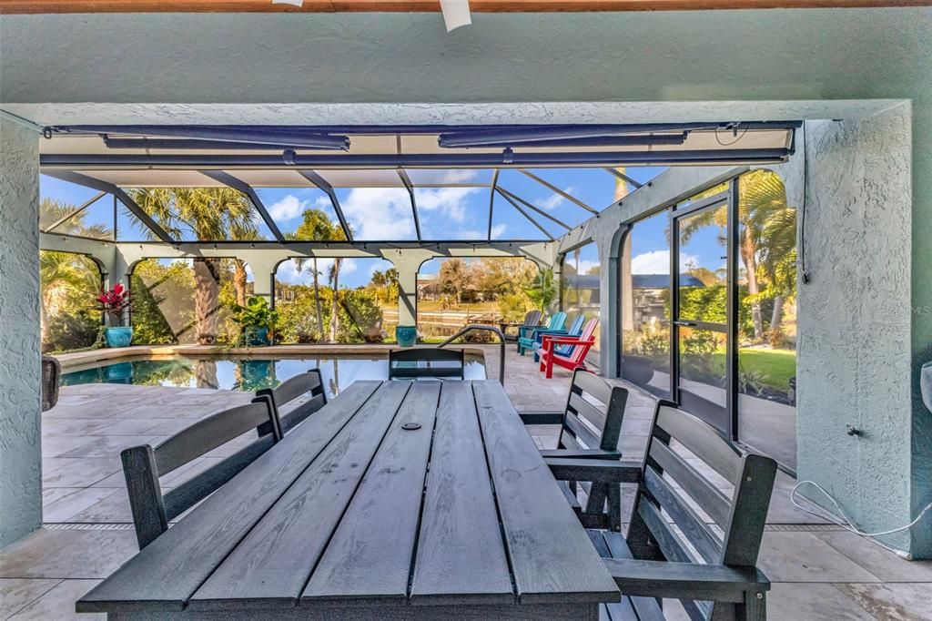 En Venta: $899,000 (4 camas, 4 baños, 2717 Pies cuadrados)