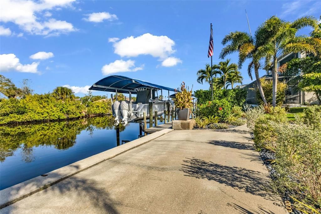 En Venta: $899,000 (4 camas, 4 baños, 2717 Pies cuadrados)
