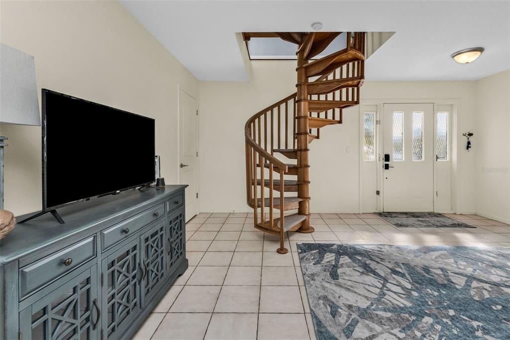 En Venta: $899,000 (4 camas, 4 baños, 2717 Pies cuadrados)