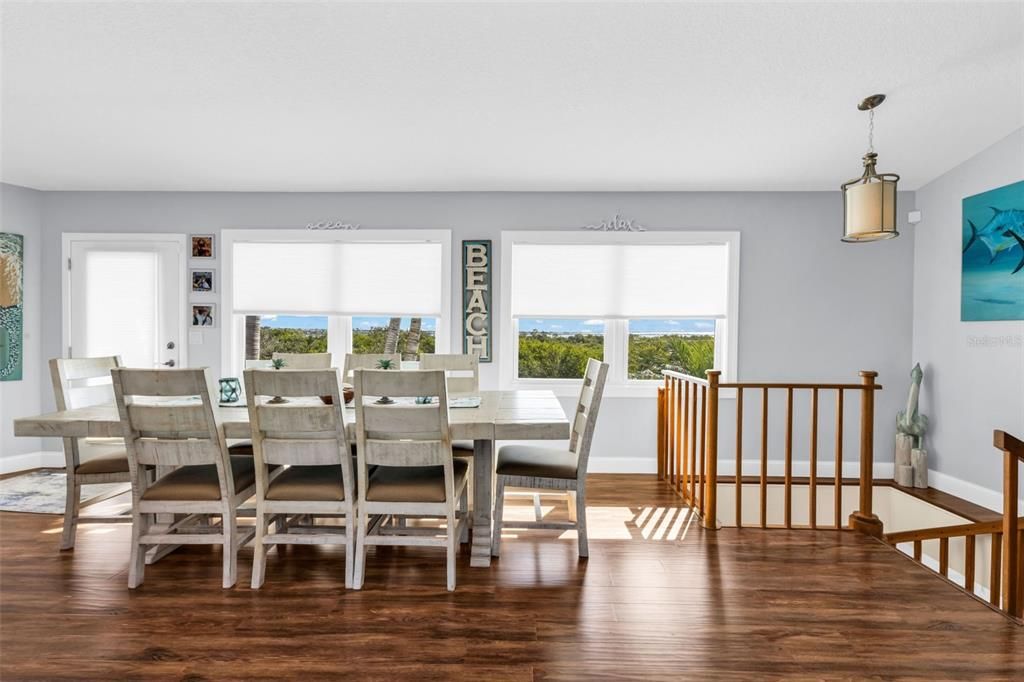 En Venta: $899,000 (4 camas, 4 baños, 2717 Pies cuadrados)