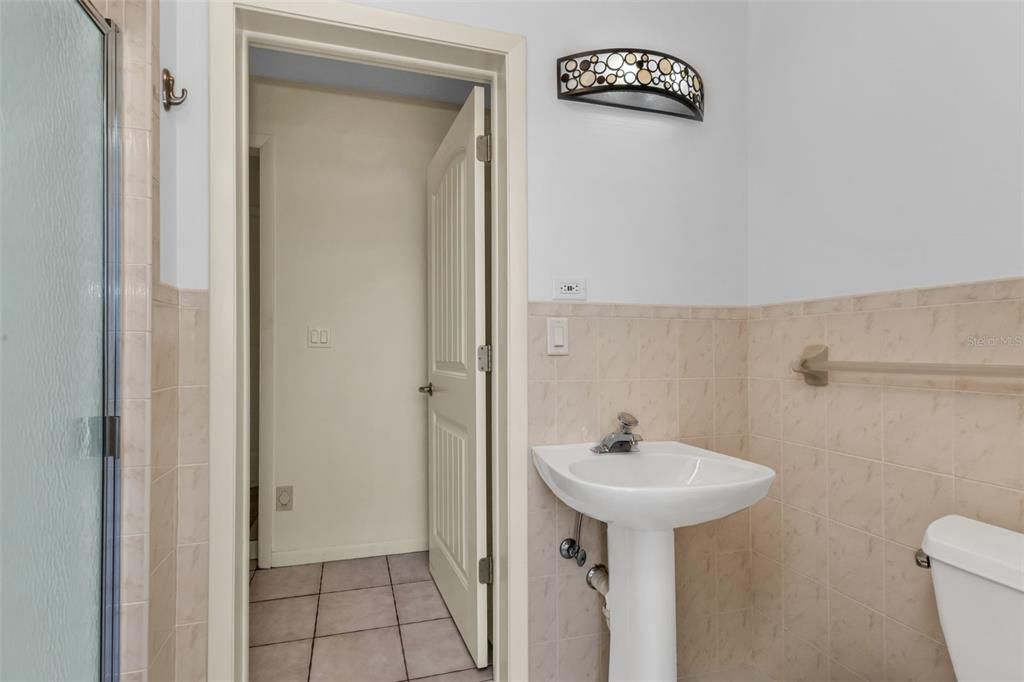 En Venta: $899,000 (4 camas, 4 baños, 2717 Pies cuadrados)
