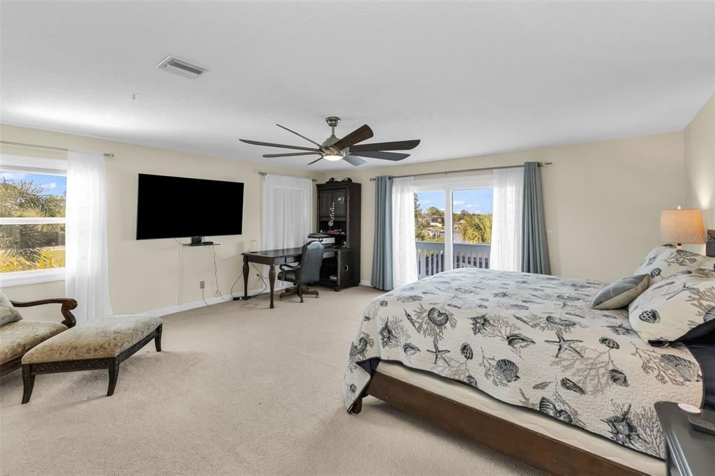 En Venta: $899,000 (4 camas, 4 baños, 2717 Pies cuadrados)
