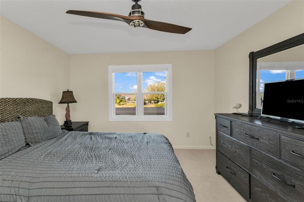 En Venta: $899,000 (4 camas, 4 baños, 2717 Pies cuadrados)