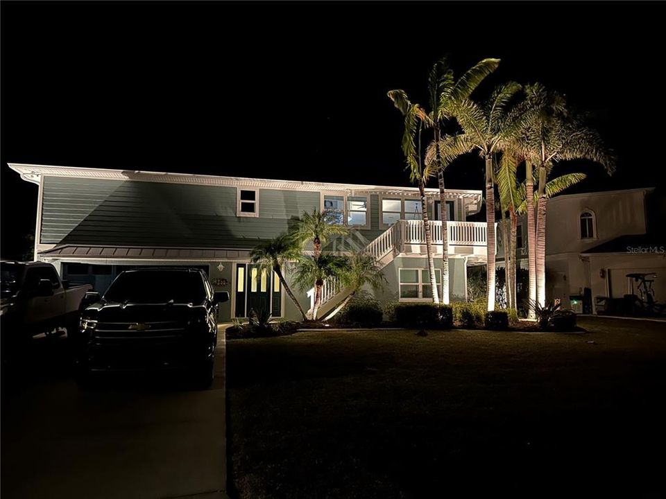 En Venta: $899,000 (4 camas, 4 baños, 2717 Pies cuadrados)