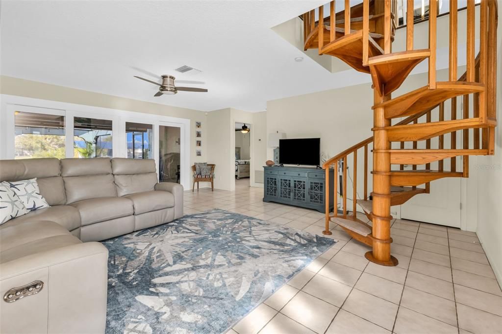En Venta: $899,000 (4 camas, 4 baños, 2717 Pies cuadrados)