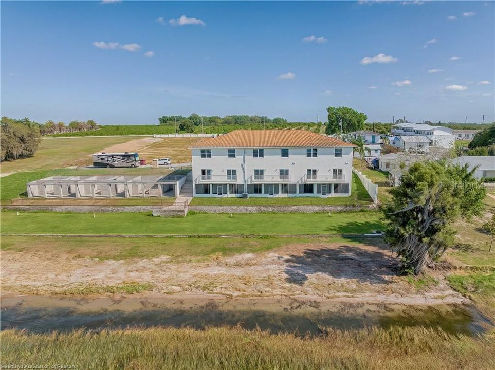 待售: $2,400,000 (2.50 acres)