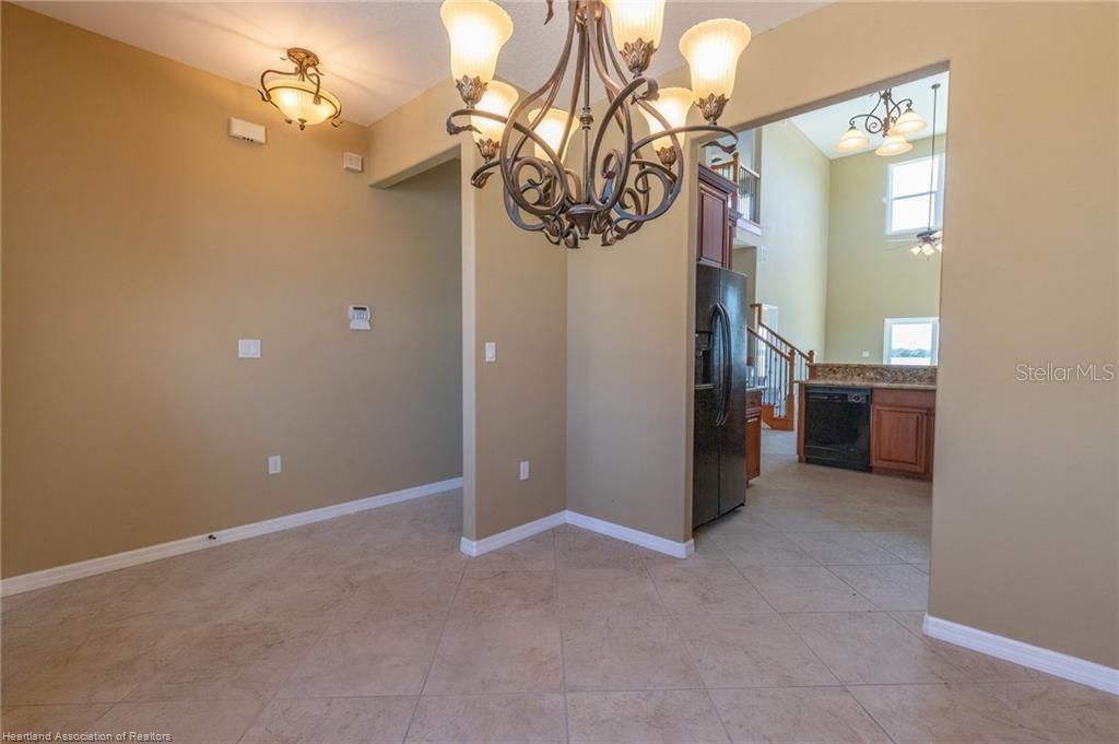 待售: $2,400,000 (2.50 acres)