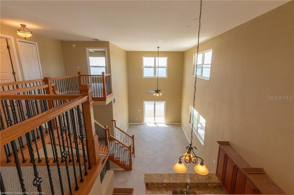 待售: $2,400,000 (2.50 acres)