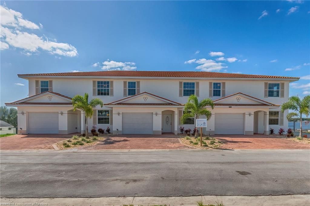 待售: $2,400,000 (2.50 acres)