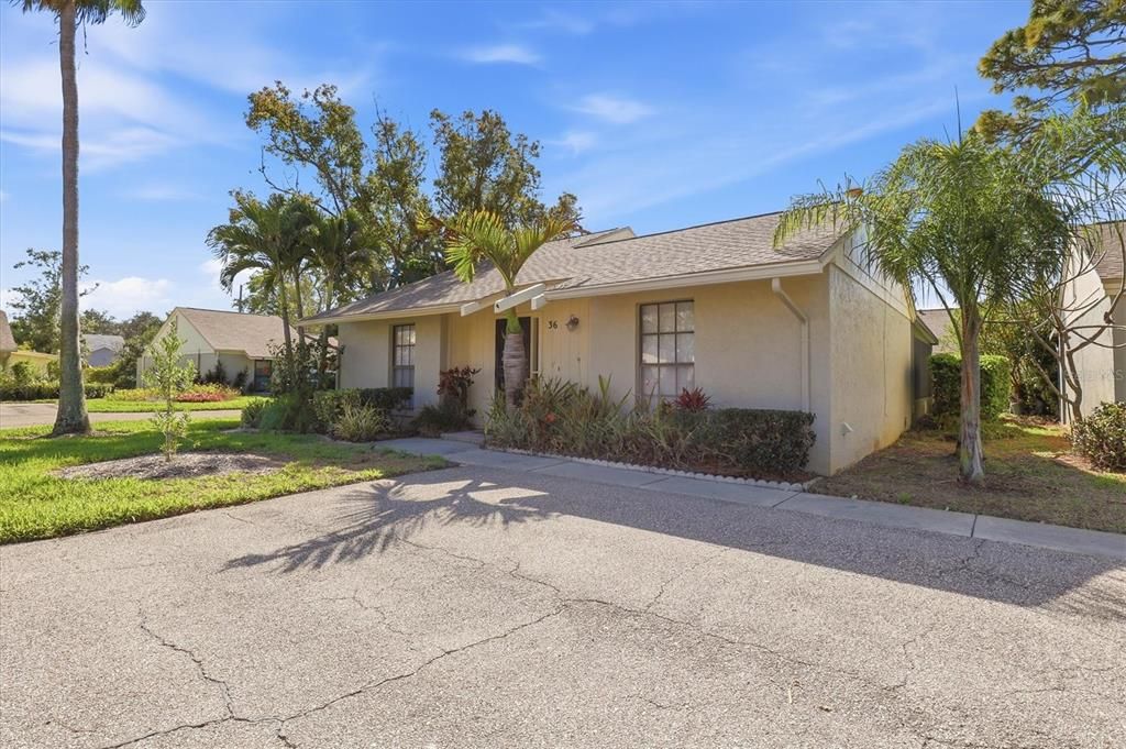 На продажу: $235,000 (2 спален, 2 ванн, 1035 Квадратных фут)