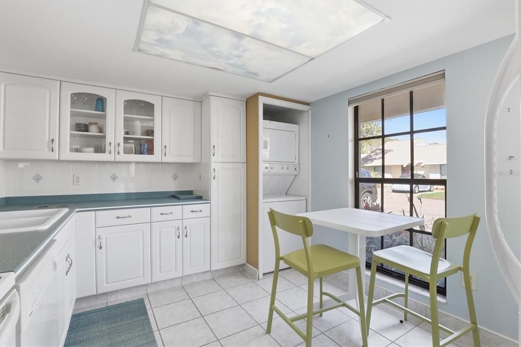 На продажу: $235,000 (2 спален, 2 ванн, 1035 Квадратных фут)